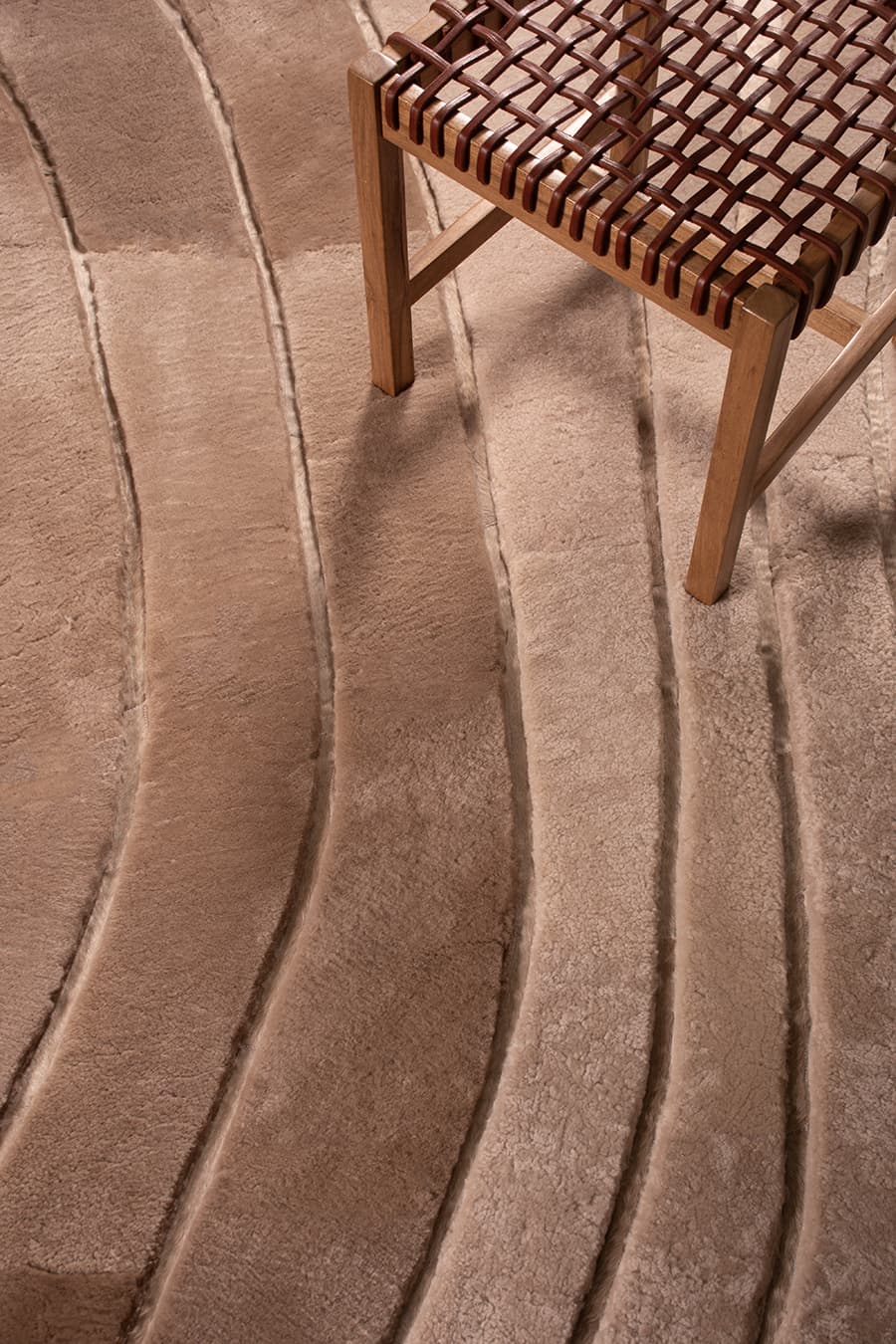 OMBRÉ – Sculptural Shearling & Cowhide Rug