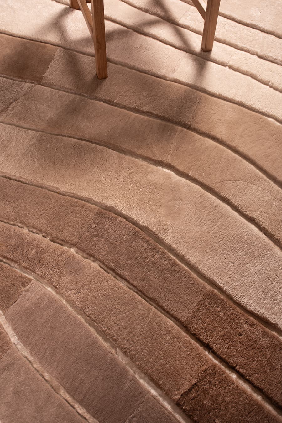 OMBRÉ – Sculptural Shearling & Cowhide Rug